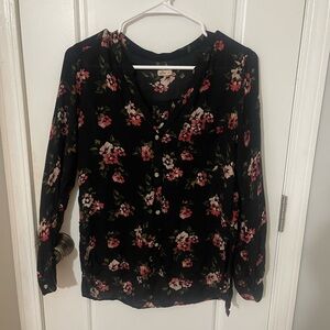 Hollister flowery top 🌸🌺